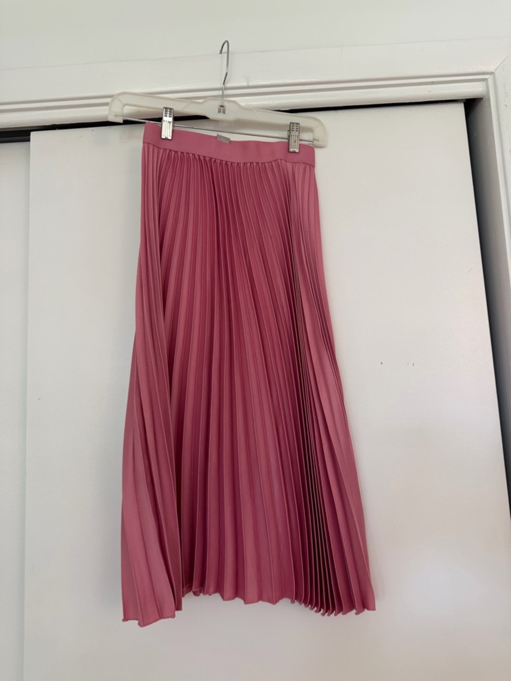 H&M Pleated Midi Skirt in Dusty Pink